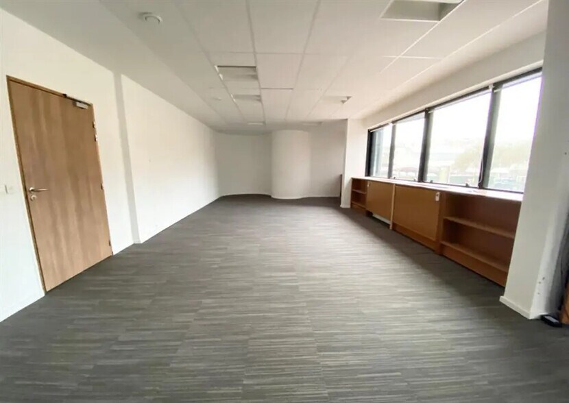 Office in Ivry-sur-Seine for sale - Building Photo - Image 3 of 8