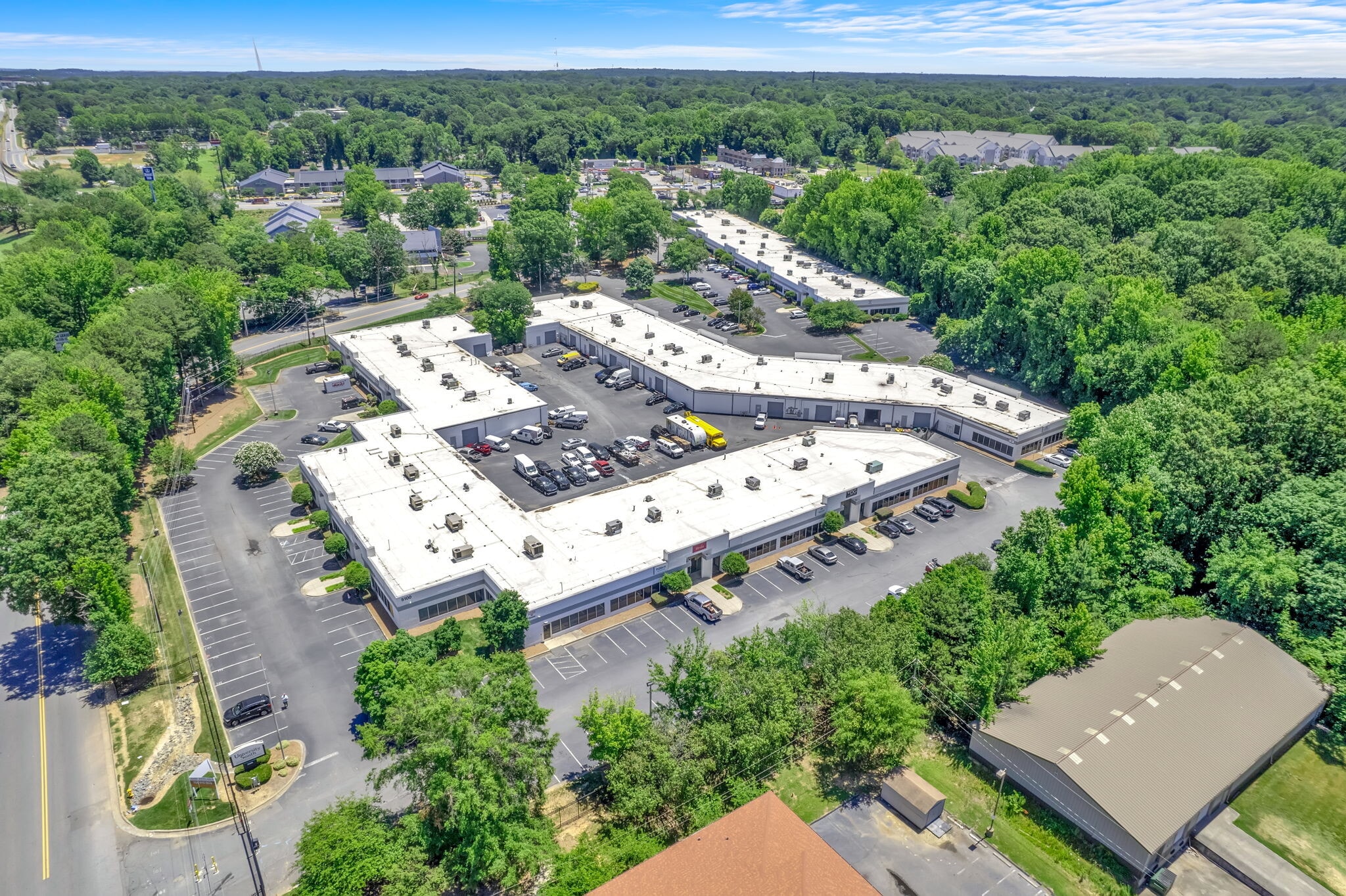 5100 Reagan Dr, Charlotte, NC à louer Photo du bâtiment- Image 1 de 2