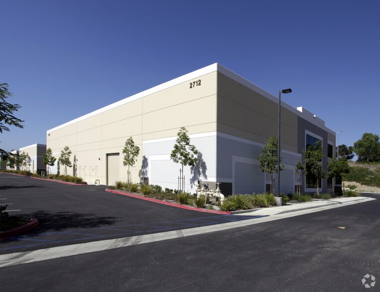2712 Gateway Rd, Carlsbad, CA à vendre - Photo du bâtiment - Image 3 de 3