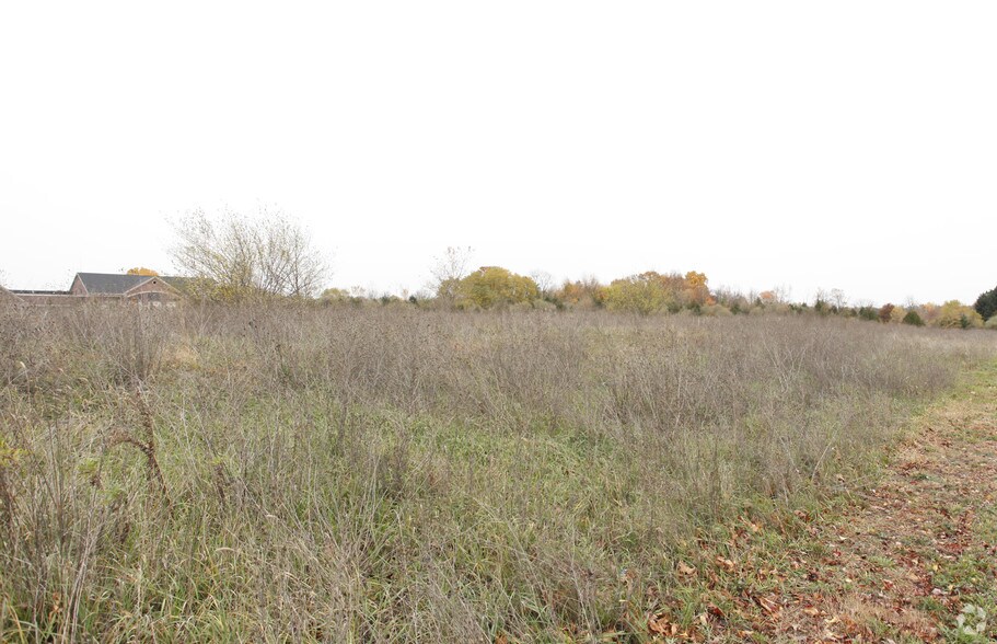 7012 E M-36, Whitmore Lake, MI à vendre - Photo du bâtiment - Image 1 de 3