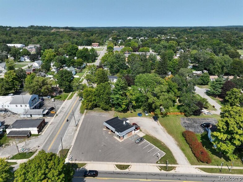 509 E Main St, Pinckney, MI à vendre - Photo du bâtiment - Image 1 de 14