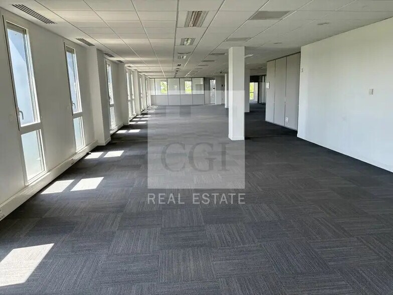 Avenue Satolas Green, Pusignan for lease - Interior Photo - Image 2 of 10