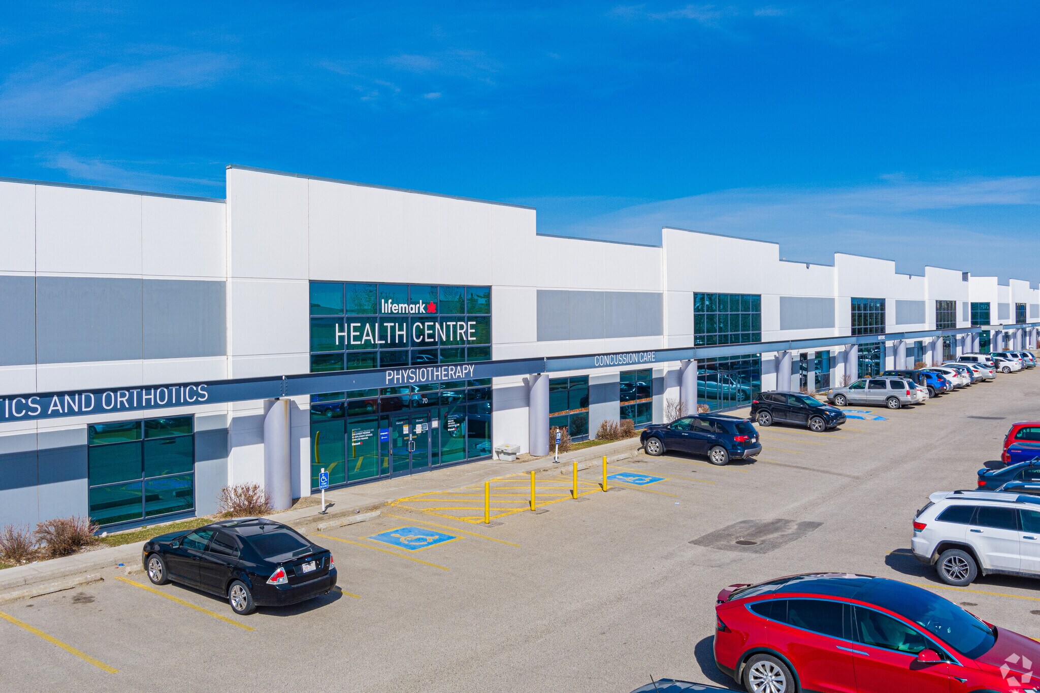 2121 29th St NE, Calgary, AB à louer Photo principale- Image 1 de 6