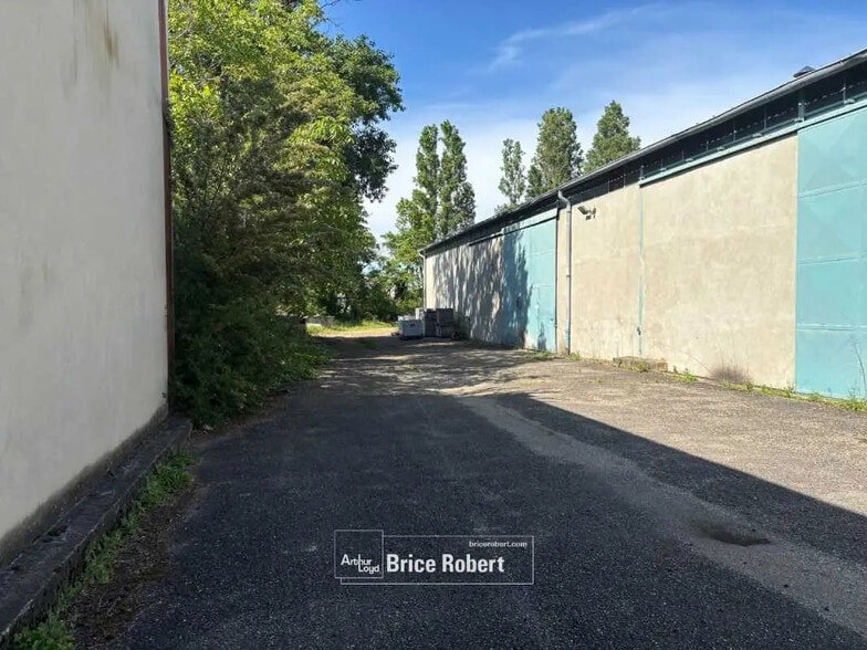 Flex in Décines-Charpieu for sale - Building Photo - Image 2 of 6