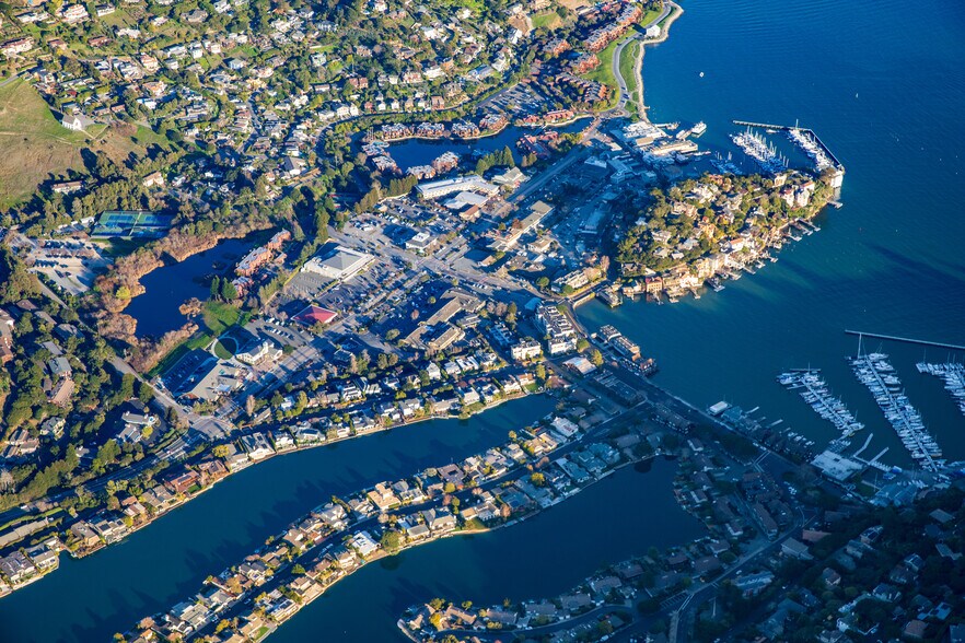 1120 Mar West St, Tiburon, CA à vendre - Photo du bâtiment - Image 3 de 3