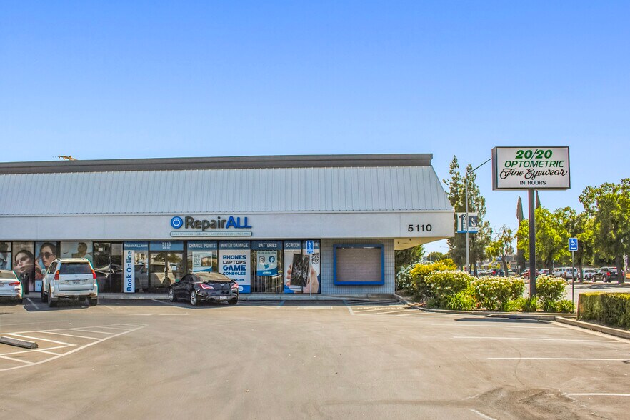 5130 N Blackstone Ave, Fresno, CA à louer - Photo du bâtiment - Image 3 de 12