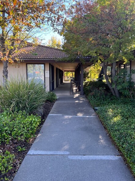 3475 Taylor Rd, Loomis, CA à louer - Photo du bâtiment - Image 2 de 5