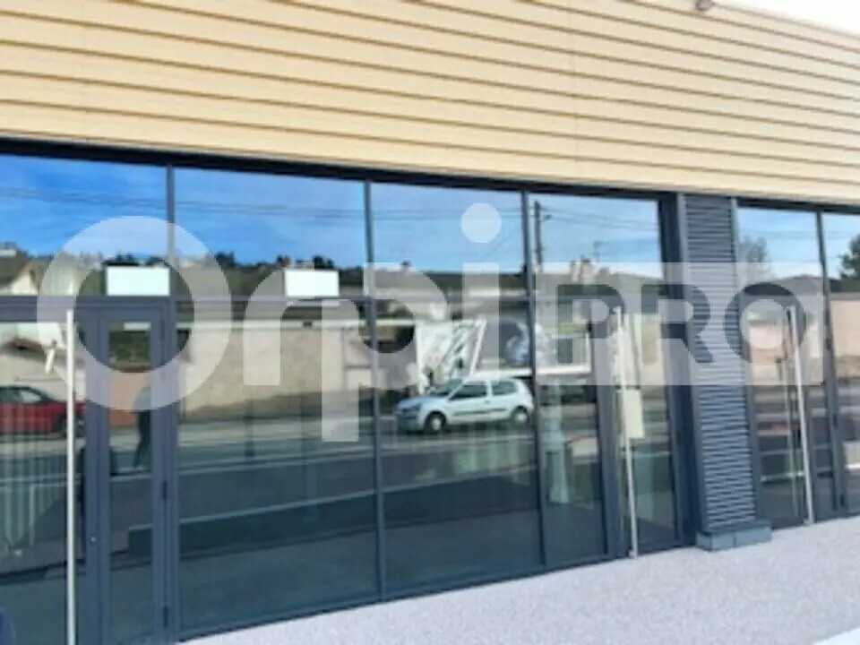 Retail in Limas for lease Building Photo- Image 1 of 5