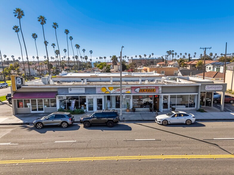 1213-1223 S Pacific Coast Hwy, Redondo Beach, CA à vendre - Photo du bâtiment - Image 2 de 45