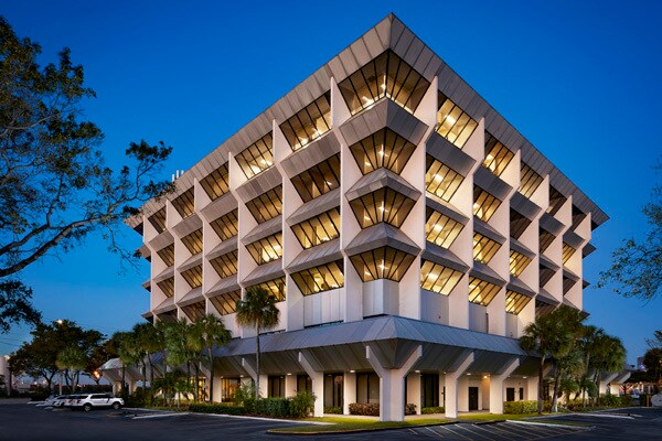 1800 Eller Dr, Fort Lauderdale, FL à louer Photo du bâtiment- Image 1 de 7