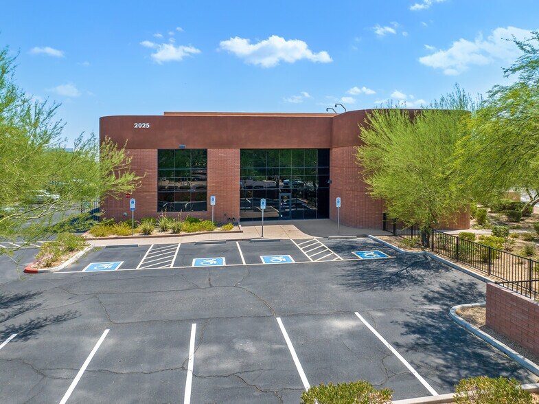 2025 W Quail Ave, Phoenix, AZ à vendre - Photo du bâtiment - Image 2 de 12