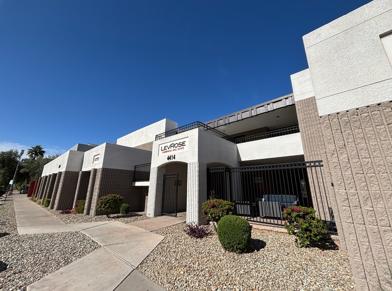 4414 N Civic Center Plz, Scottsdale, AZ à louer - Photo du bâtiment - Image 2 de 3