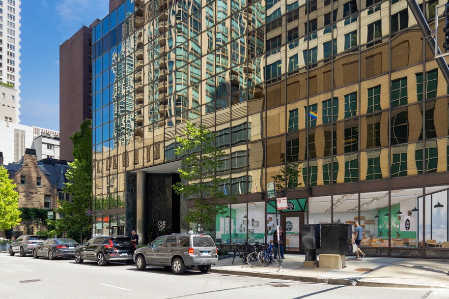 1 E Erie St, Chicago, IL for lease - Building Photo - Image 2 of 4
