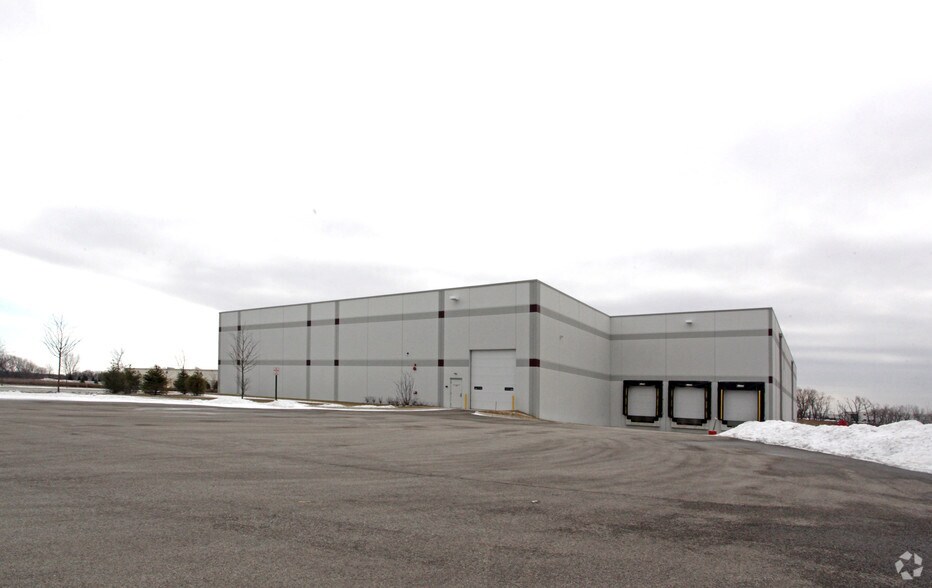 1000 Wesemann Dr, West Dundee, IL à louer - Photo du bâtiment - Image 2 de 4