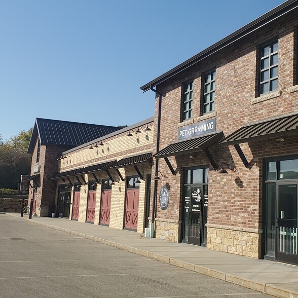 1340 Water Wheel Dr, Waunakee, WI à louer - Photo du bâtiment - Image 2 de 7