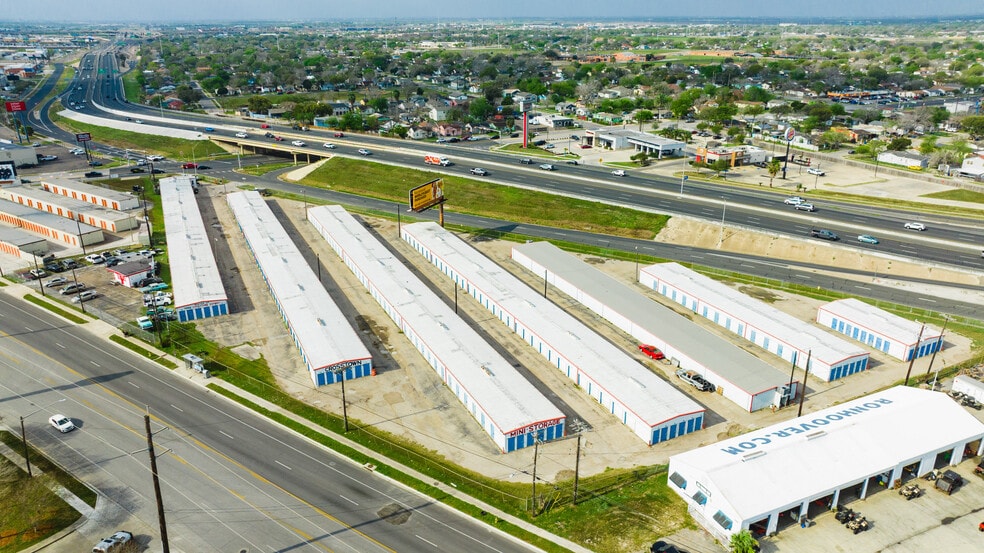 4066 Crosstown Expy, Corpus Christi, TX for sale - Primary Photo - Image 1 of 6