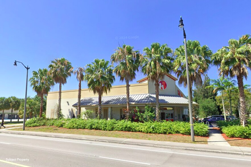 5055 10th Ave N, Greenacres, FL à vendre - Photo du bâtiment - Image 2 de 6