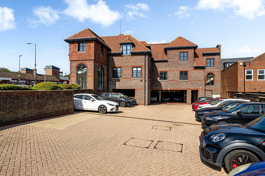 5 Hill Ave, Amersham for lease - Building Photo - Image 3 of 28