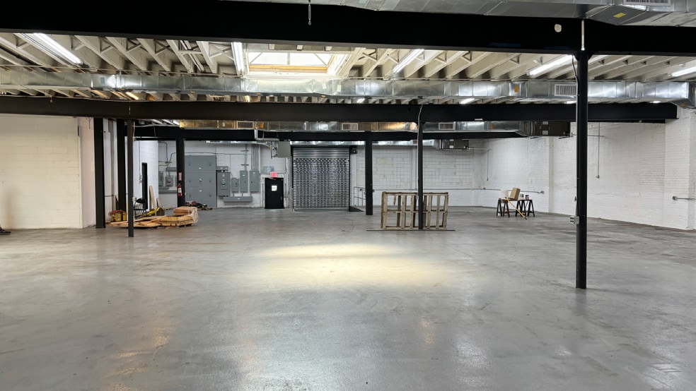 115-117 Banker St, Brooklyn, NY for lease - Building Photo - Image 3 of 3