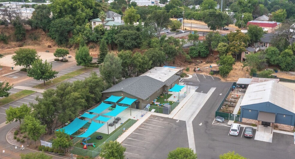 2075 Baldwin Ave, Oroville, CA à vendre - Photo du bâtiment - Image 3 de 38