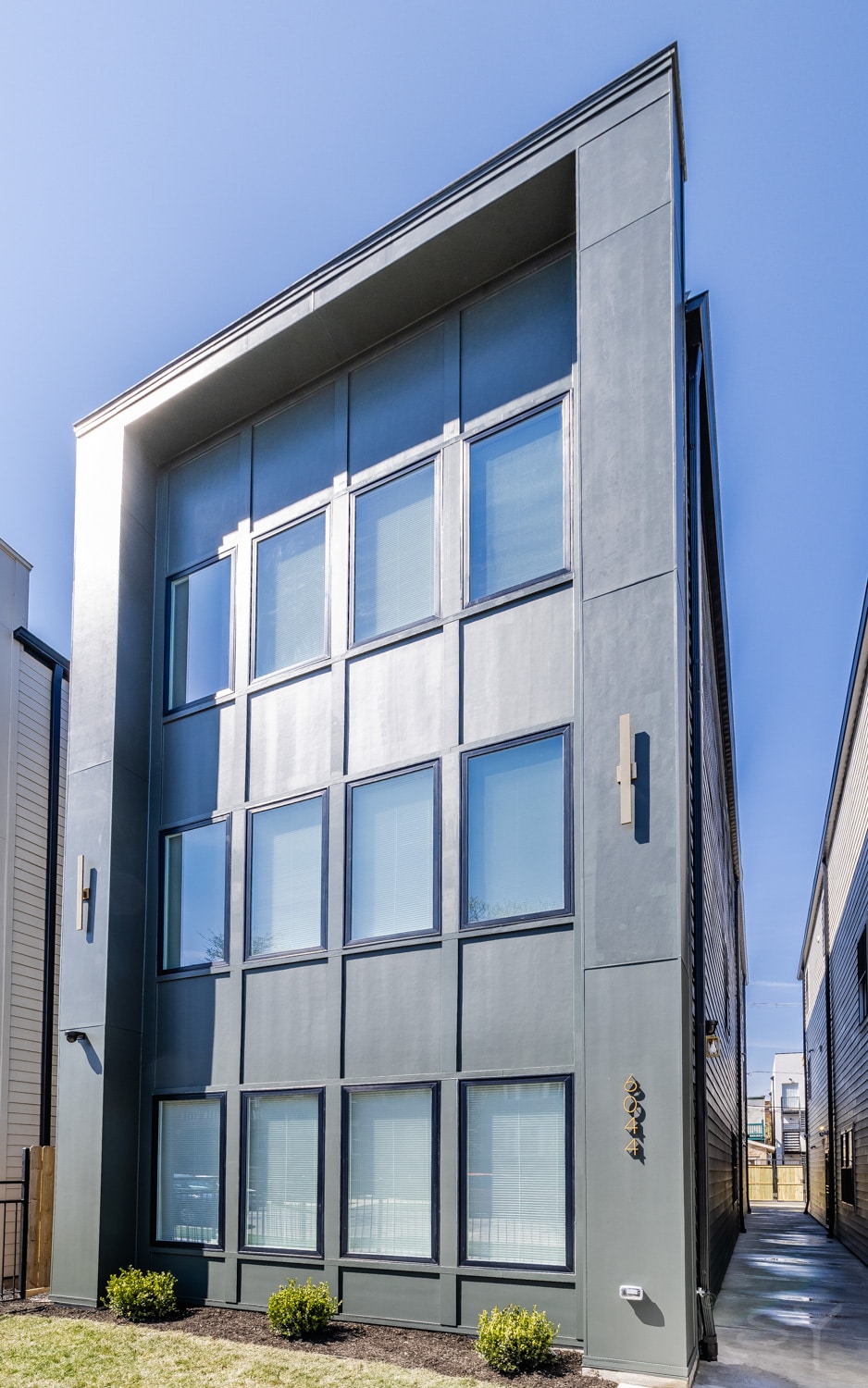 6044 Eberhart ave, Chicago, IL for sale Primary Photo- Image 1 of 37