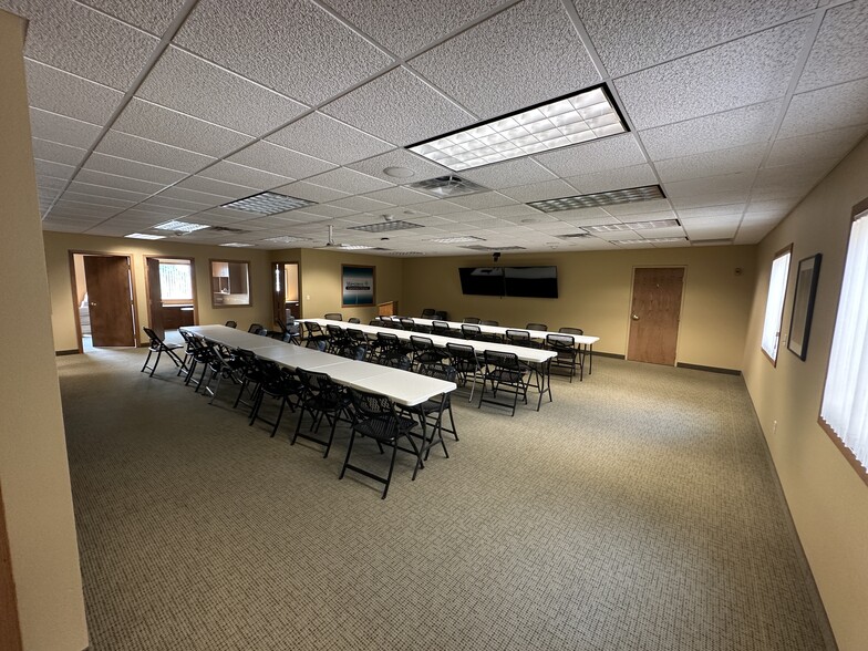 503 Highway 2 W, Devils Lake, ND for lease - Interior Photo - Image 2 of 6