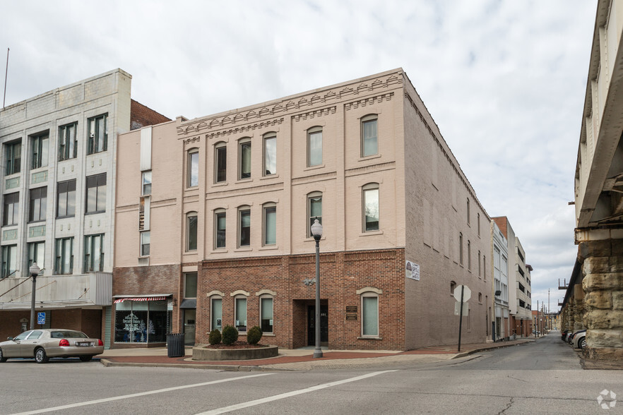 531 Market St, Parkersburg, WV à vendre - Photo principale - Image 1 de 1