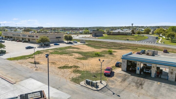 13867 US Highway 87 W, La Vernia, TX à vendre - Photo du bâtiment - Image 2 de 5