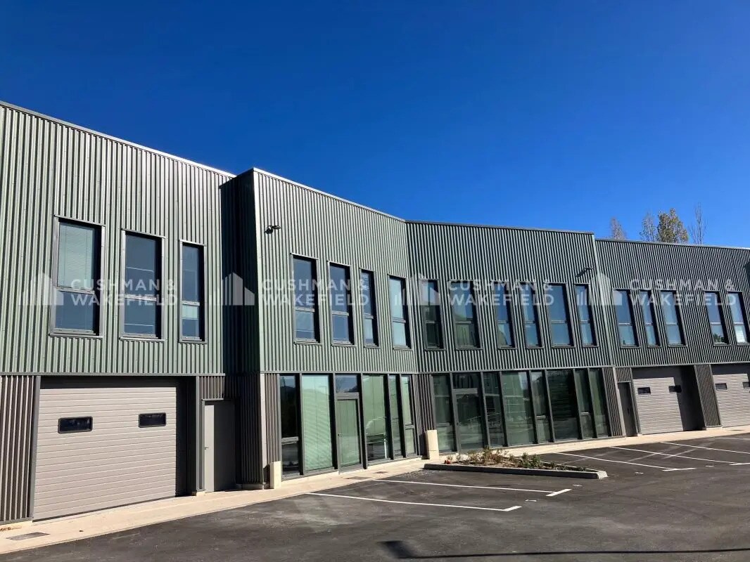 Flex in Aubagne for lease Building Photo- Image 1 of 15