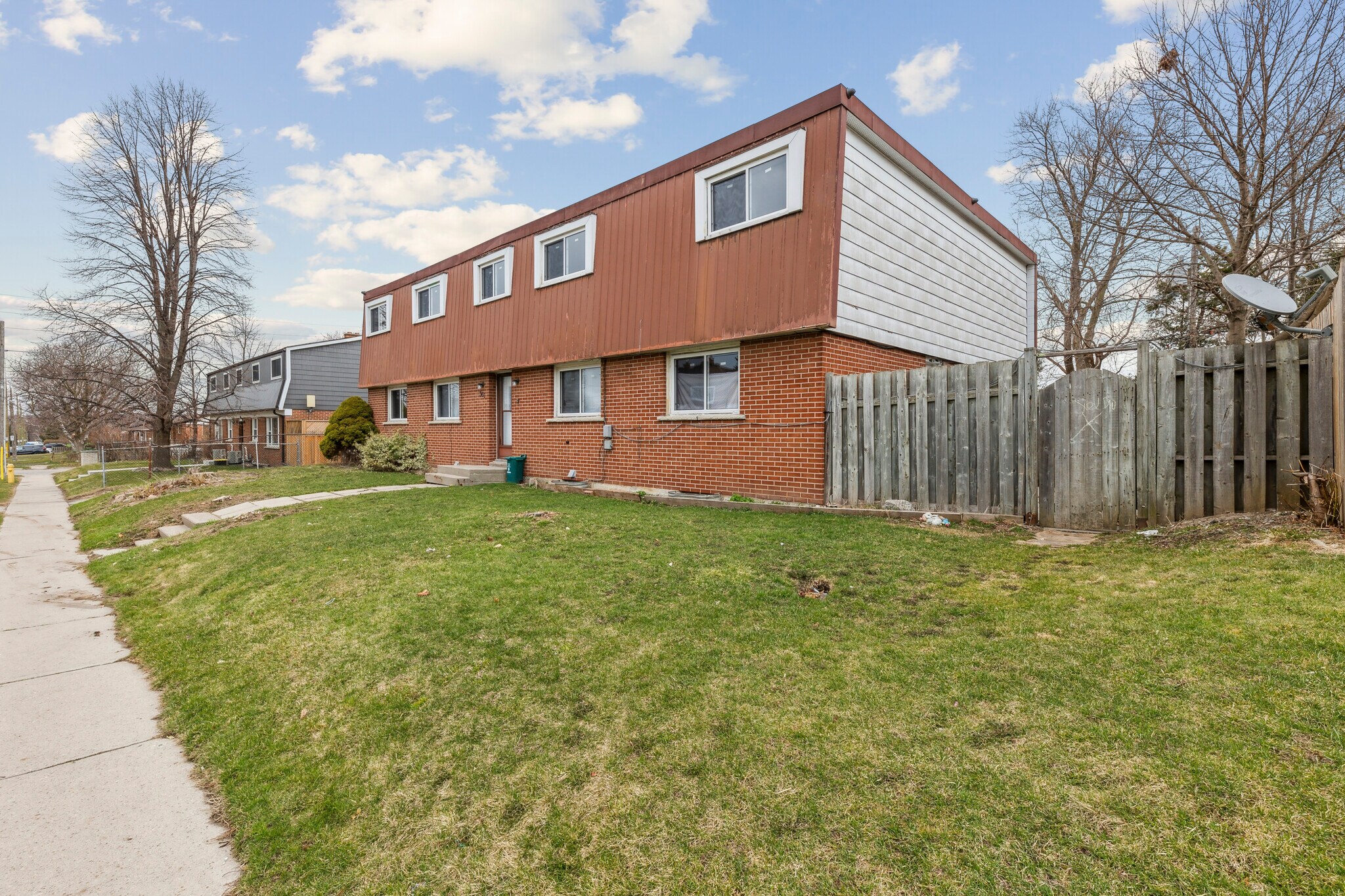 361 Linden St, Oshawa, ON for sale Primary Photo- Image 1 of 1