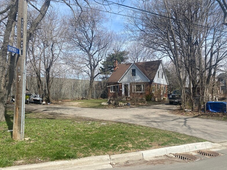 36 Marquette Av & 1 Brightwood St, Toronto, ON for sale - Building Photo - Image 1 of 5