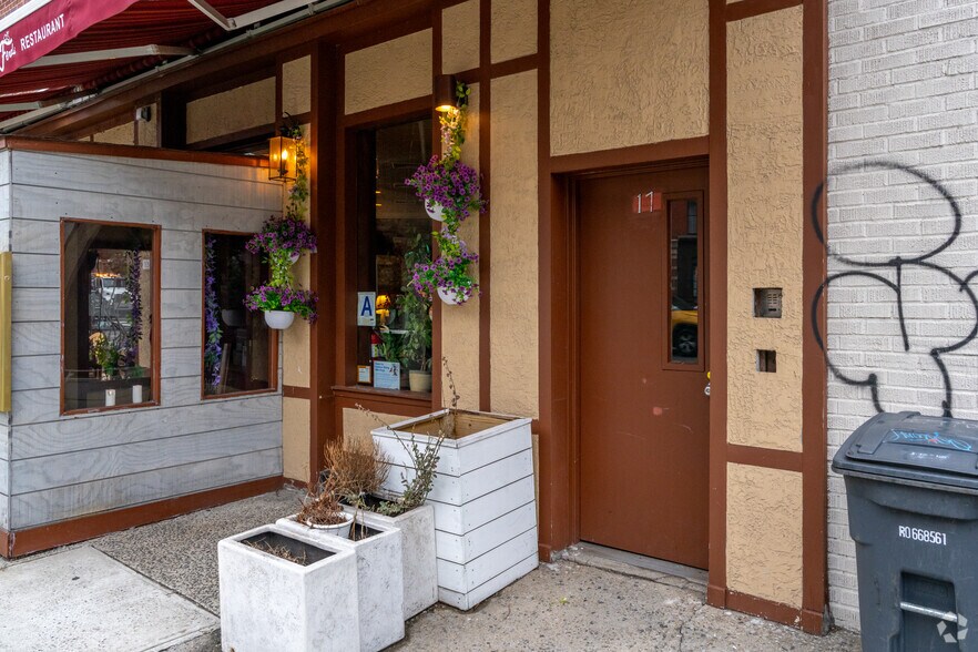 59-61 Carmine St, New York, NY à louer - Photo du bâtiment - Image 2 de 7