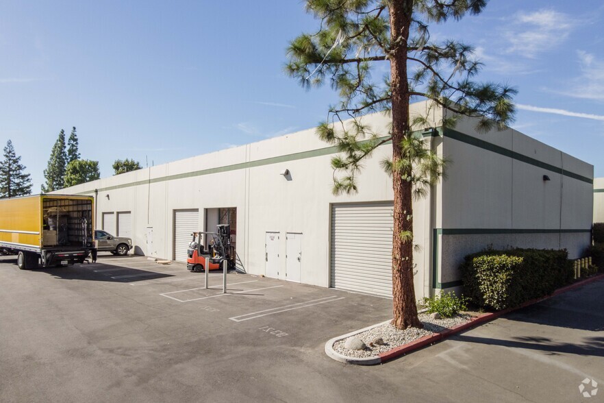 9301-9325 Eton Ave, Chatsworth, CA for lease - Building Photo - Image 2 of 4