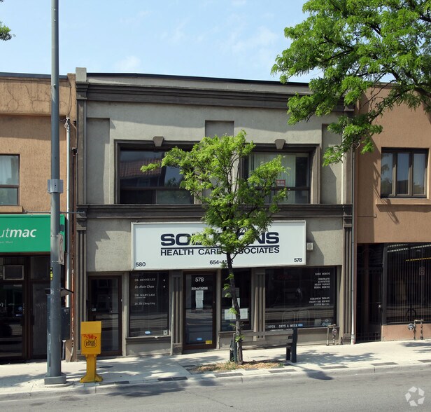 578-580 St Clair Ave W, Toronto, ON à vendre - Photo du bâtiment - Image 2 de 3