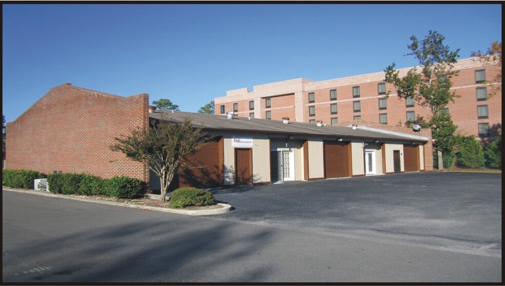 102 Old Eastwood Rd, Wilmington, NC for lease - Primary Photo - Image 1 of 2