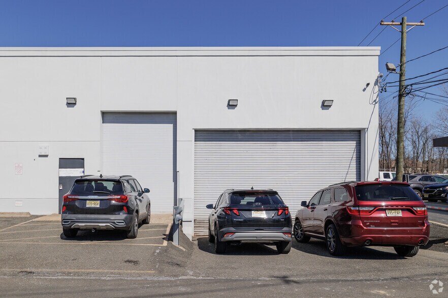 1-5 Plant Rd, Hasbrouck Heights, NJ à louer - Photo du bâtiment - Image 3 de 6