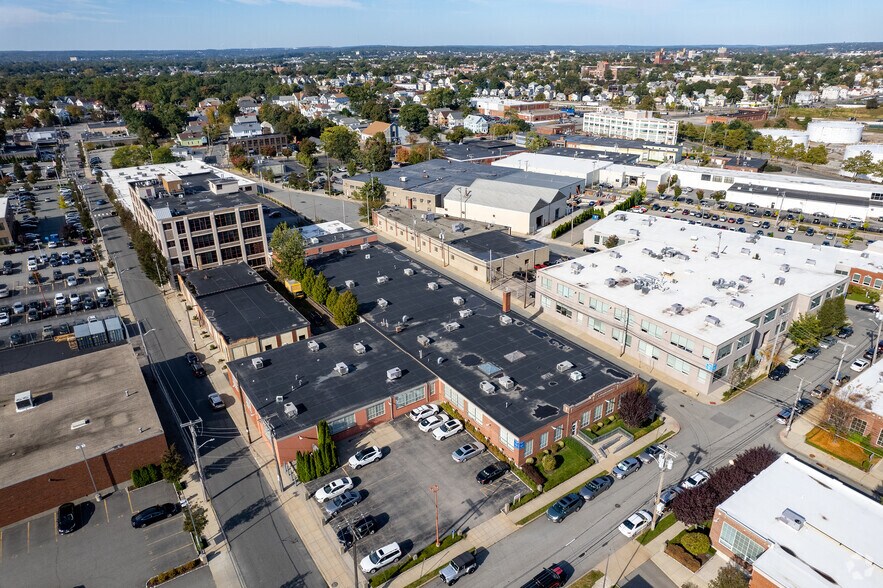 17 Virginia Ave, Providence, RI à louer - Aérien - Image 2 de 5