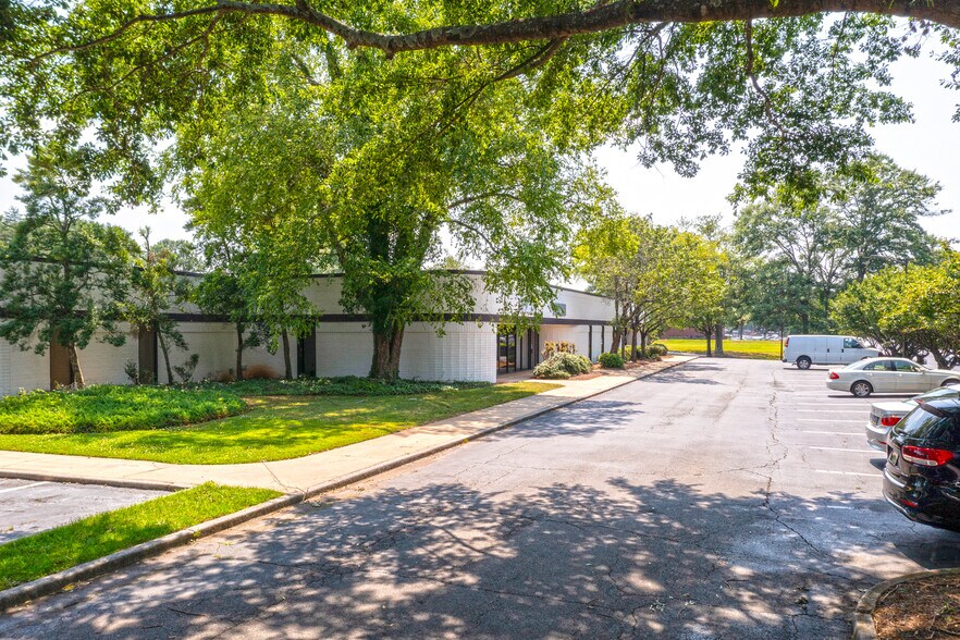 5500 Oakbrook Pky, Norcross, GA à louer - Photo du bâtiment - Image 2 de 4