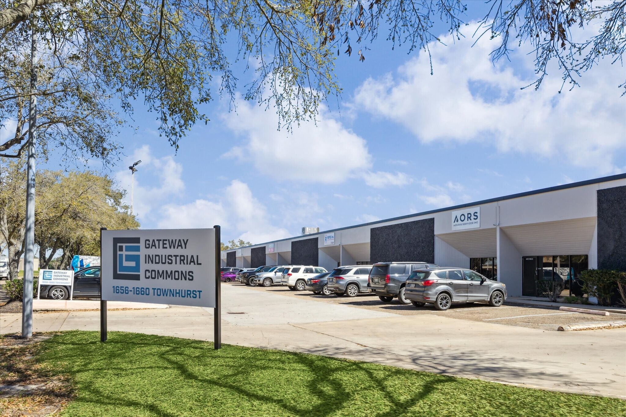 1660 Townhurst Dr, Houston, TX for lease Primary Photo- Image 1 of 9