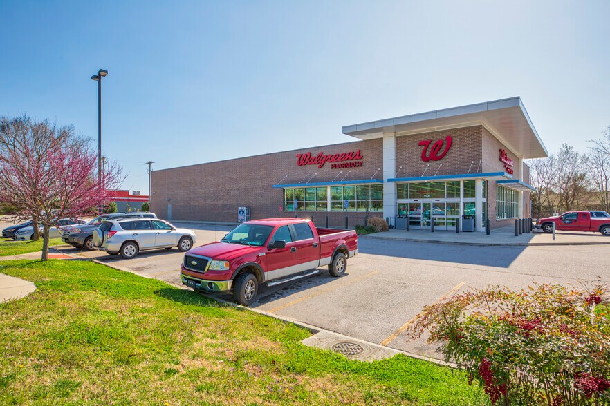 1500 Piney Forest Rd, Danville, VA à louer - Photo du bâtiment - Image 2 de 5