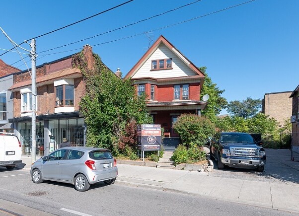 1402 Dundas St, Toronto, ON à vendre - Photo du bâtiment - Image 1 de 1