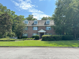 Dogwood Court Office Suites - Parc de stationnement couvert