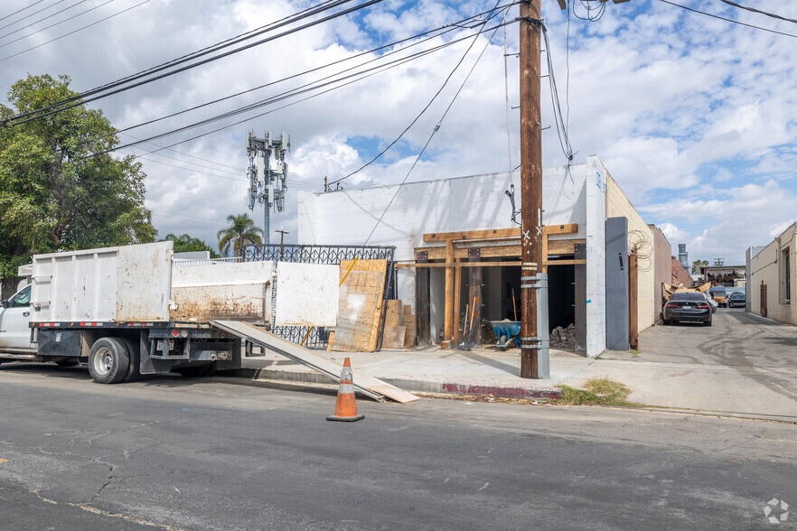 18419-18421 1/2, Reseda, CA for lease - Building Photo - Image 3 of 4