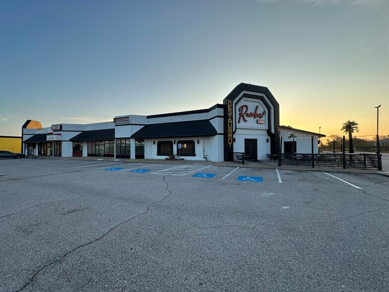 5920 Highway 6 N, Houston, TX à louer - Photo du bâtiment - Image 2 de 3