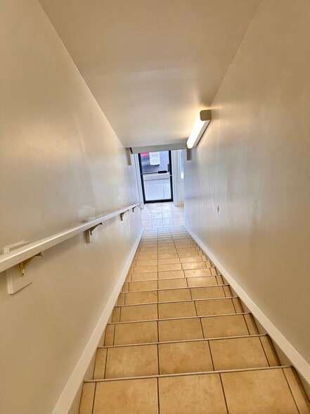 8800 Venture Av SE, Calgary, AB for lease - Building Photo - Image 2 of 10