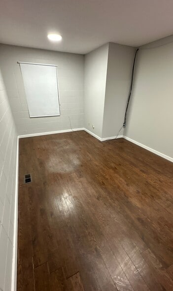 6604 82 Av NW, Edmonton, AB à louer - Photo du bâtiment - Image 3 de 5