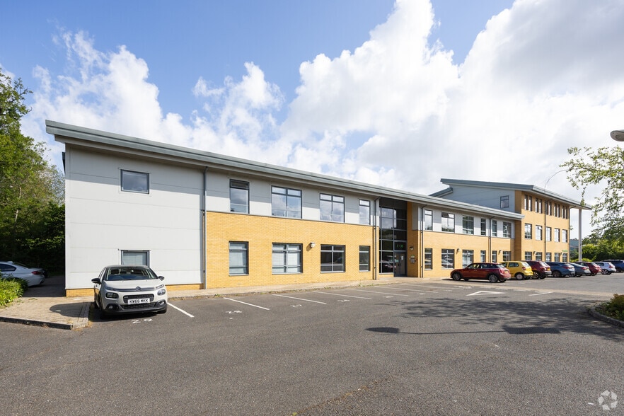 Metcalf Way, Crawley for lease - Building Photo - Image 3 of 3