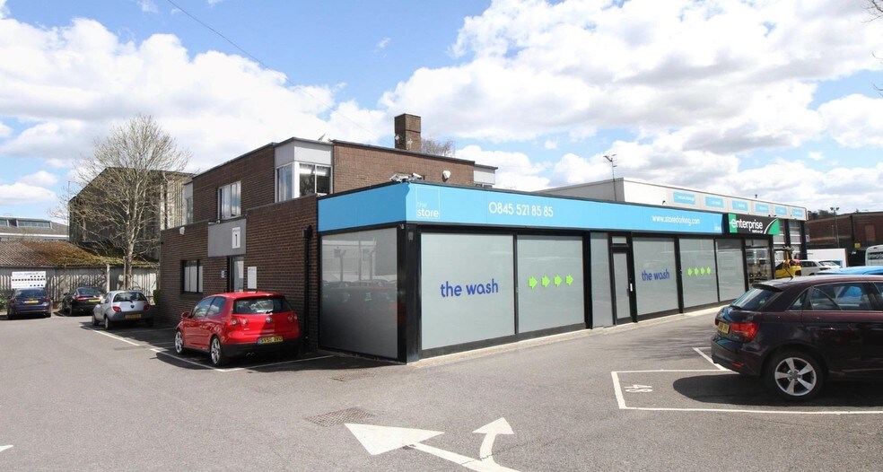 4 Curtis Rd, Dorking à louer - Photo du bâtiment - Image 2 de 26