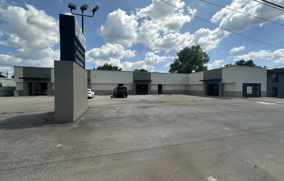 2805 Governors Dr SW, Huntsville, AL à louer - Photo du bâtiment - Image 2 de 5