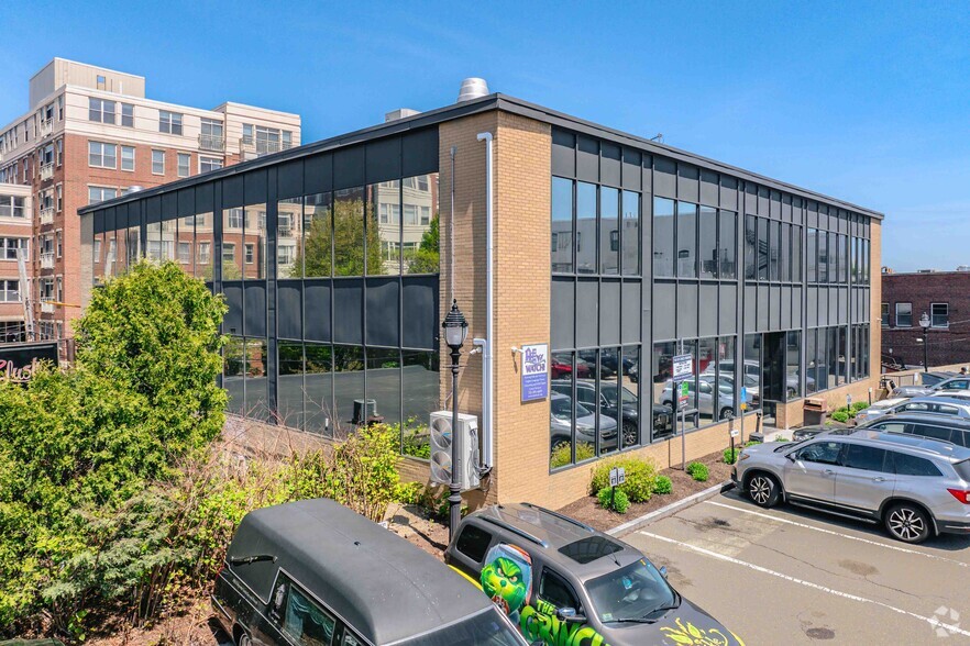 24 Crescent St, Waltham, MA for lease - Building Photo - Image 2 of 5